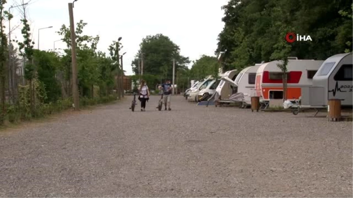 Kamp alanları çadır ve karavanlarla doldu