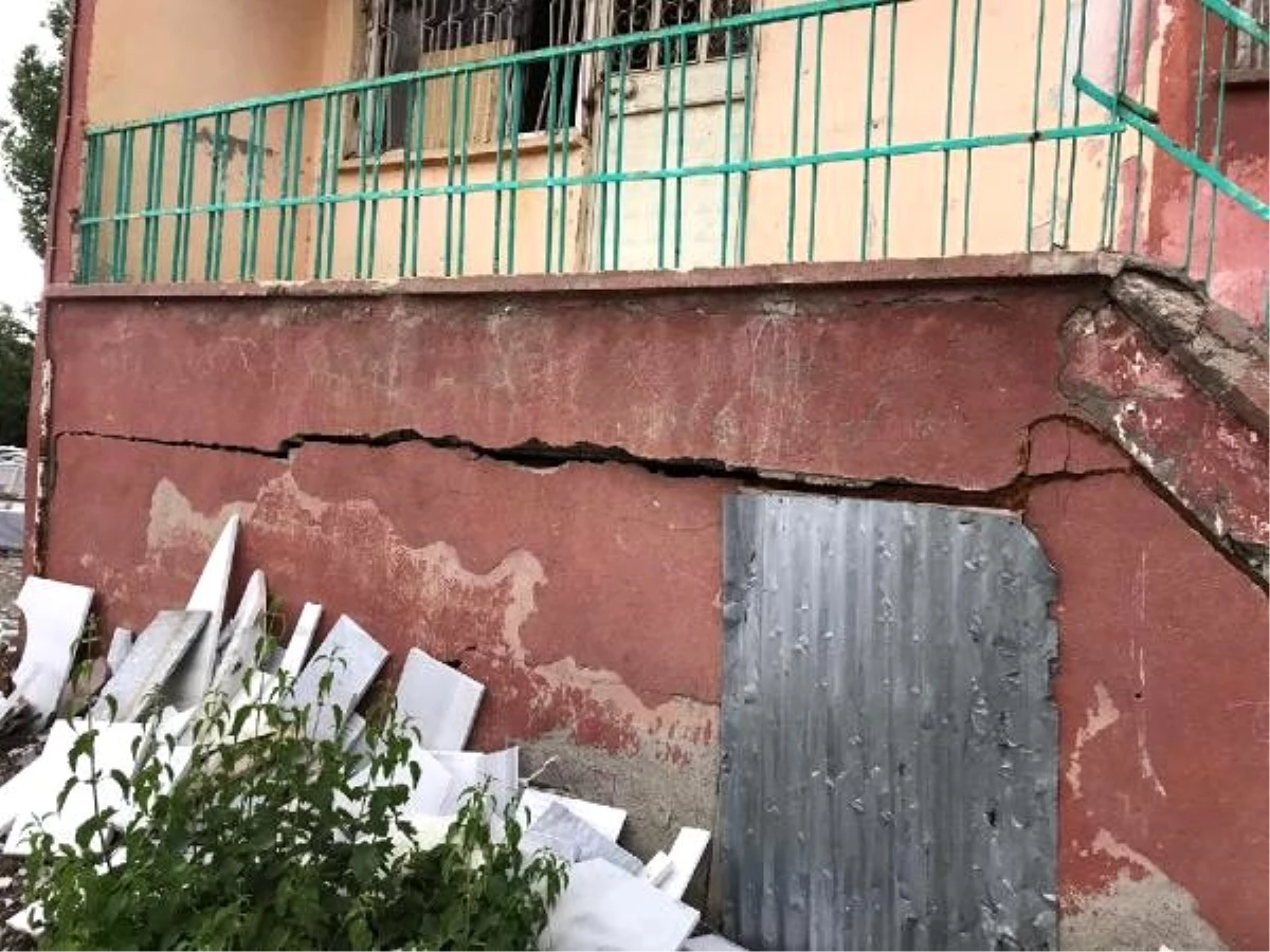 Karlıova\'da 5.7 büyüklüğünde deprem; karakol kuleleri yıkıldı, 3 korucu yaralı