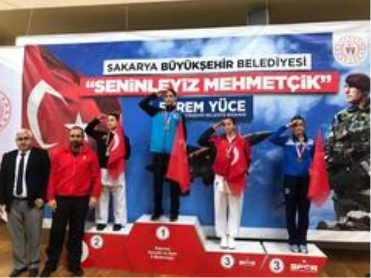 Lig tescil edildi, Kağıtspor karate şampiyon