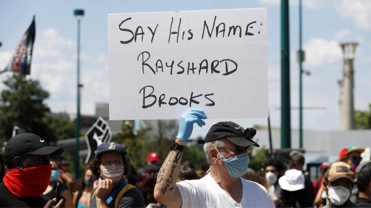 Rayshard Brooks: ABD\'de Atlanta Emniyet Müdürü, bir siyahın polis tarafından öldürülmesi sonrası...