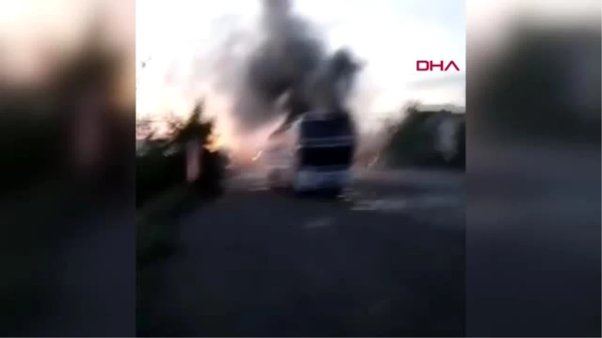 Son dakika haberi | Arızalanan yolcu otobüsü tamirhane önünde yandı