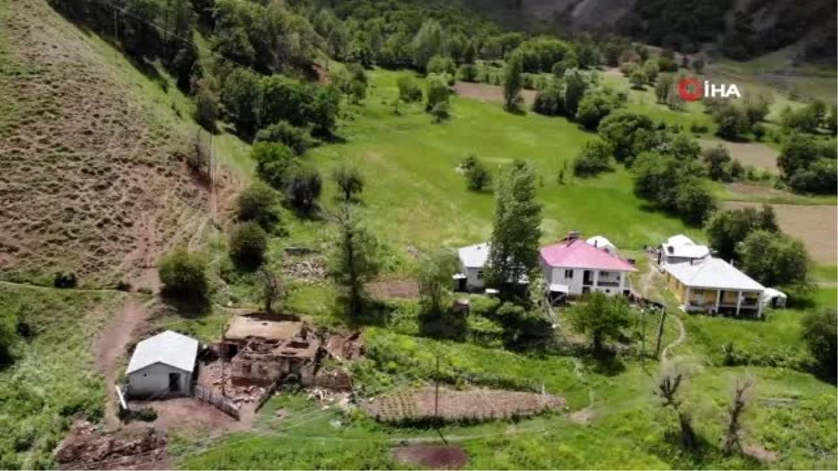 Bingöl\'ün köylerinde çadırlar kuruldu, depremzedeler kalmaya başladı