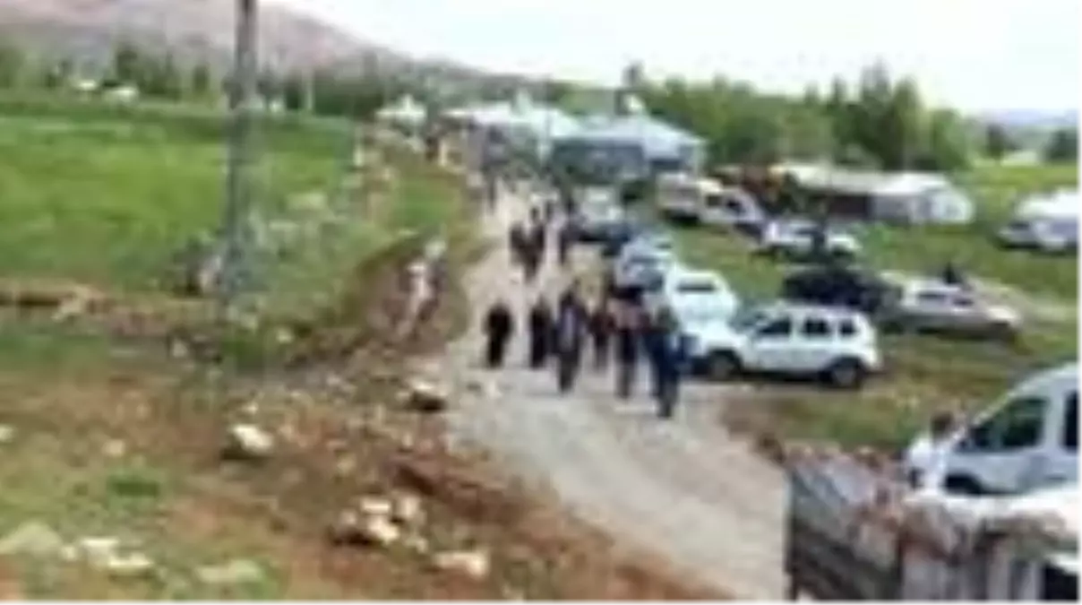 Depremde şehit olan güvenlik korucusu köyünde son yolculuğuna uğurlandı