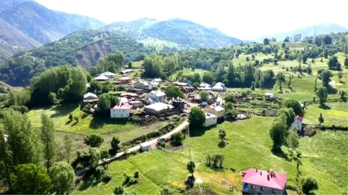 Depremden etkilenen Elmalı köyü havadan görüntülendi