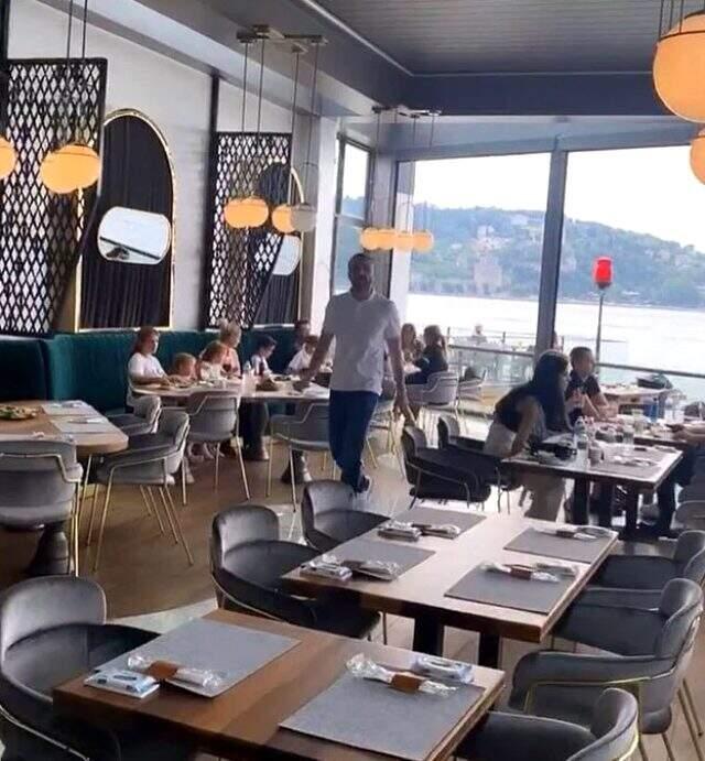 'Geçinemiyorum' deyip boğaz kenarında restoran açan Demet Akalın'a tepki yağdı