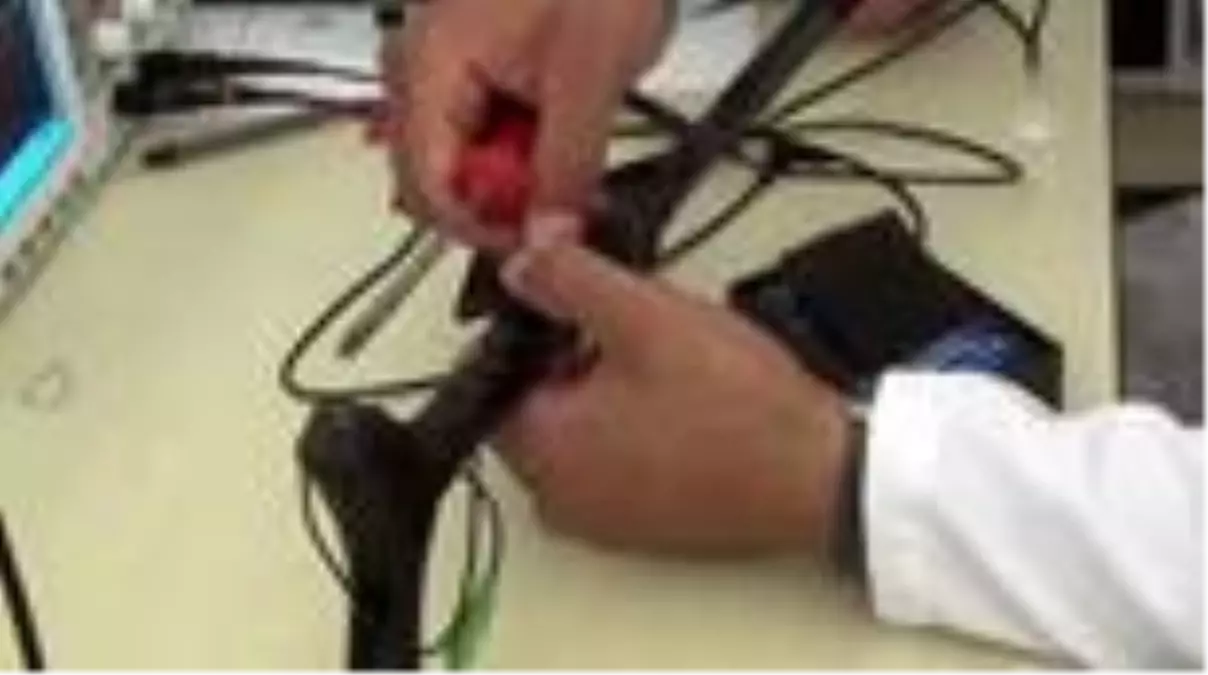 Son dakika haberleri... Öğretmenler görme ve işitme engelliler için sensörlü baston üretti