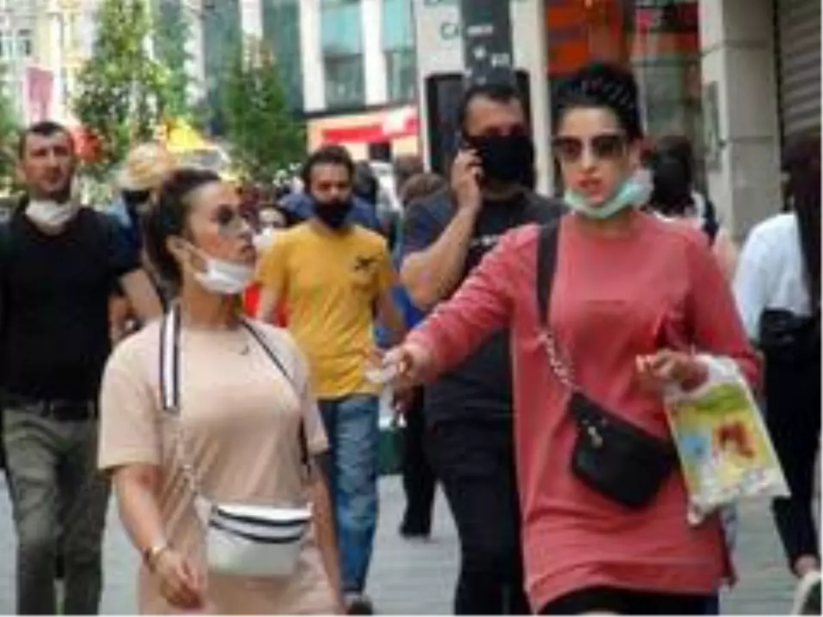 Taksim Meydanı\'nda kalabalık her geçen gün artıyor