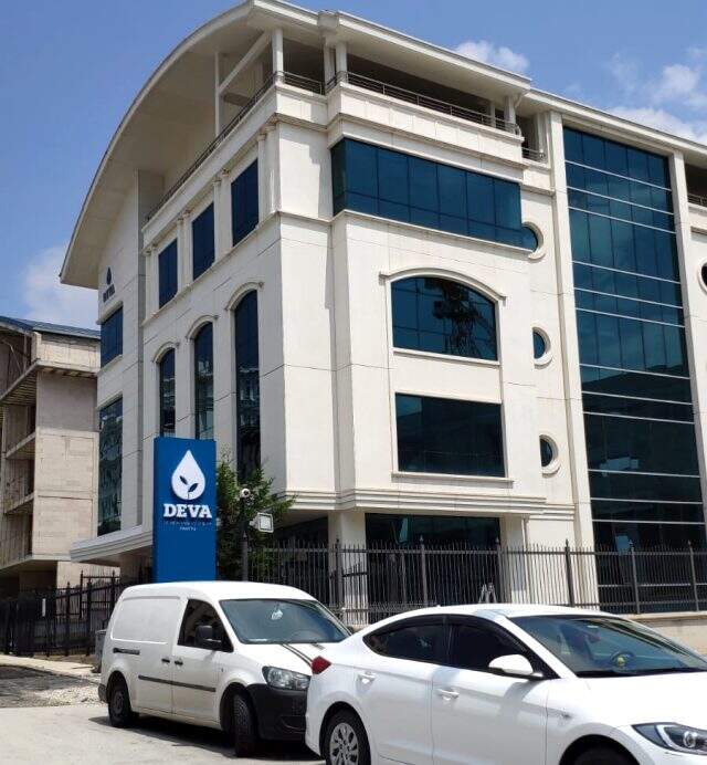 Yeri sır gibi saklanan DEVA Partisi'nin genel merkezinin adresi tabela asılınca ortaya çıktı