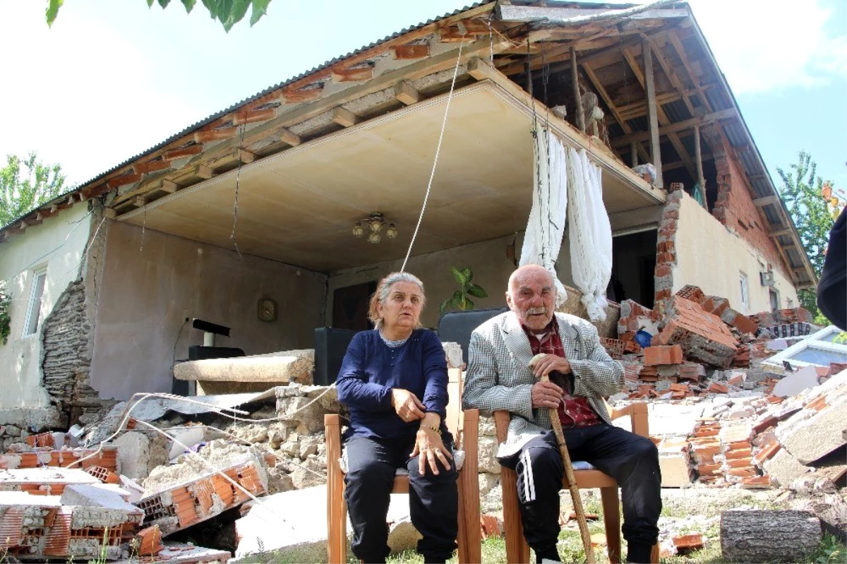 Bingöl depreminin simgesi yaşlı çiftin hüzünlü hikayesi