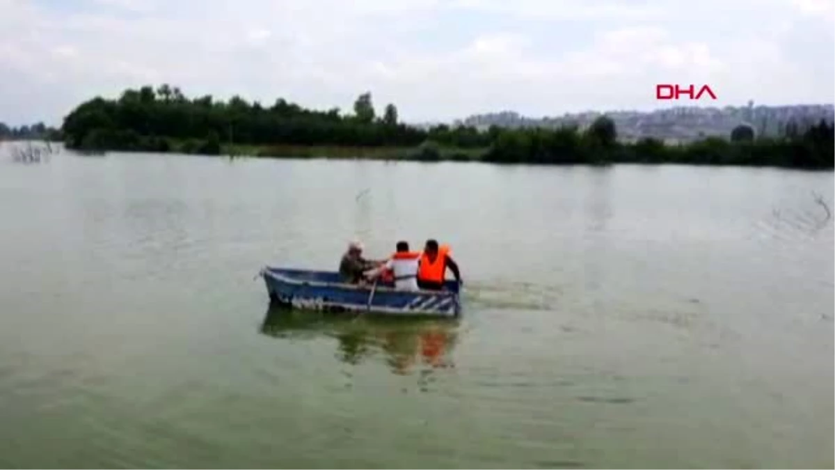 BURSA Su altında kalan mezarlığa sandalla gidip, dua ediyorlar