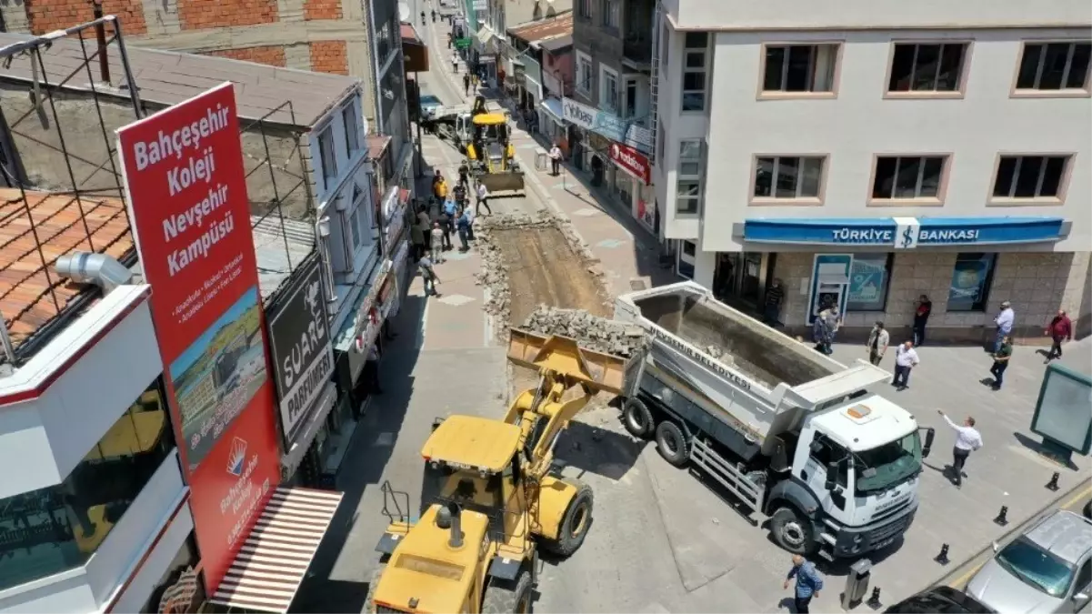 Nar Caddesindeki altyapı çalışmalarının startını Başkan Arı verdi