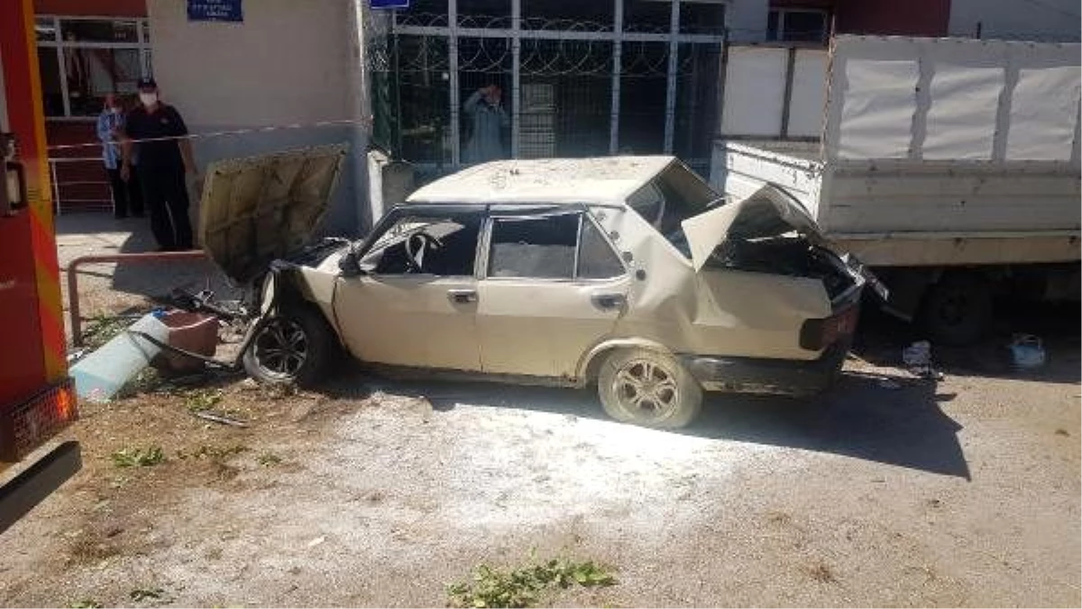 \'Ölüm rampası\'nda otomobil, istinat duvarından düştü: 5 yaralı