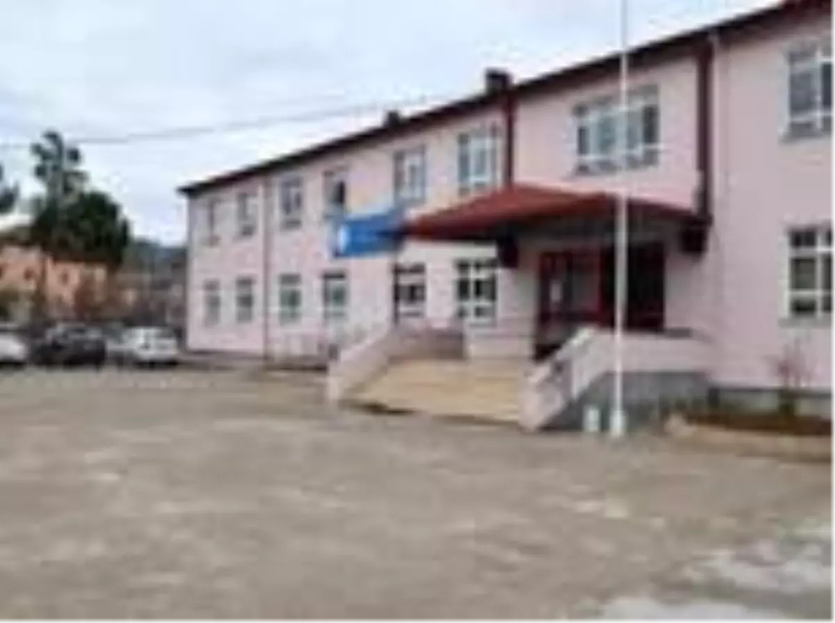 Osmancık Nenehatun ortaokulu yıkıldı