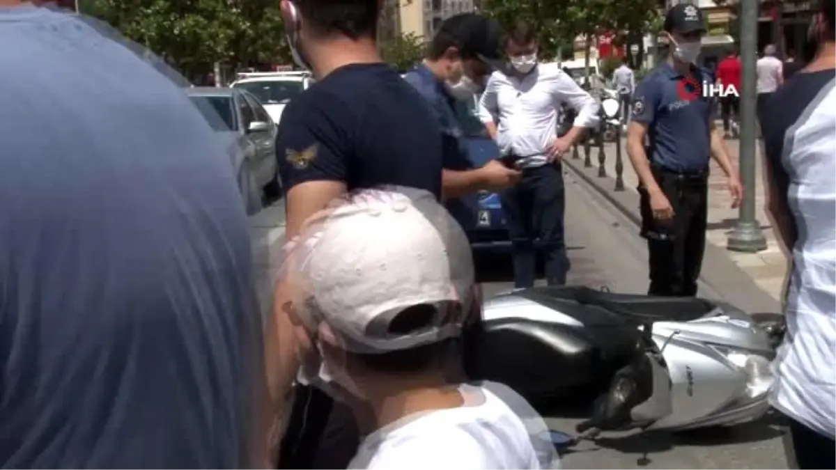 Son dakika... Otomobil kırmızı ışıkta bekleyen motosiklete çaptı; 1 yaralı