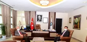 Vali Özdemir Çakacak'tan ESOGÜ Rektörü Prof. Dr. Kemal Şenocak'a veda ziyareti