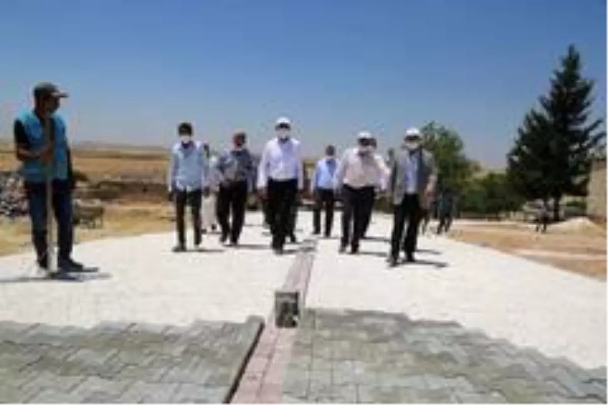 Başkan Kuş kırsalda süren parke taşı çalışmalarını inceledi