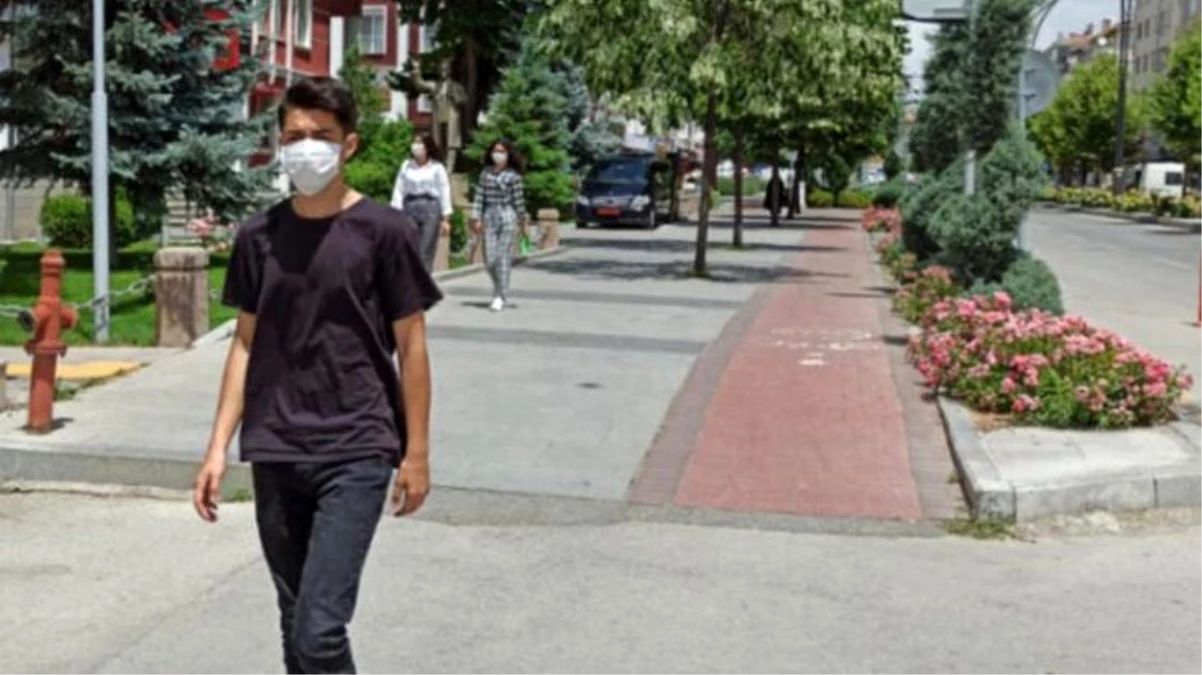 Kırşehir\'de sokağa maskesiz çıkmak yasaklandı, yasağın uygulandığı kent sayısı 45\'e yükseldi