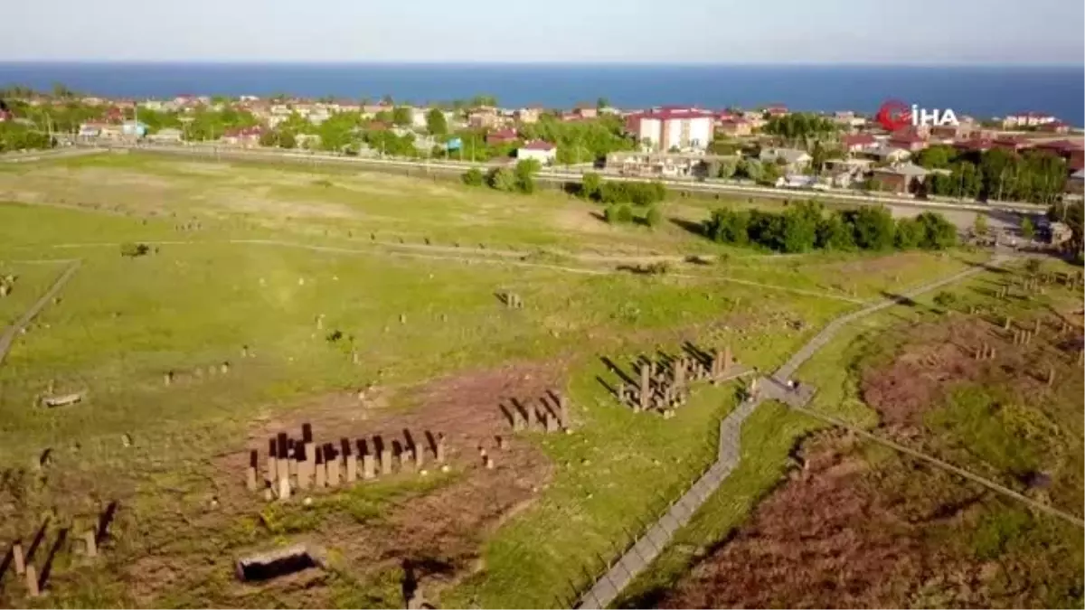 Son dakika haberleri! Normalleşme süreciyle Selçuklu Mezarlığı\'nda ziyaretçi yoğunluğu