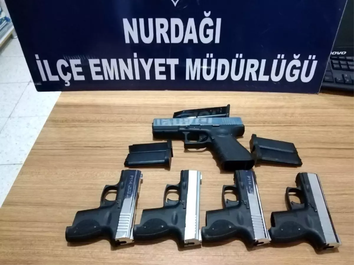 Nurdağı\'nda durdurulan otomobilde silahlar ele geçirildi