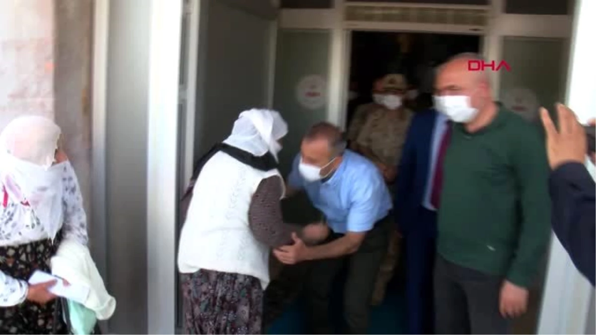 Son dakika haber: Ordu\'ya atanan Tunceli Valisi Sonel\'i yüzlerce kişi uğurladı