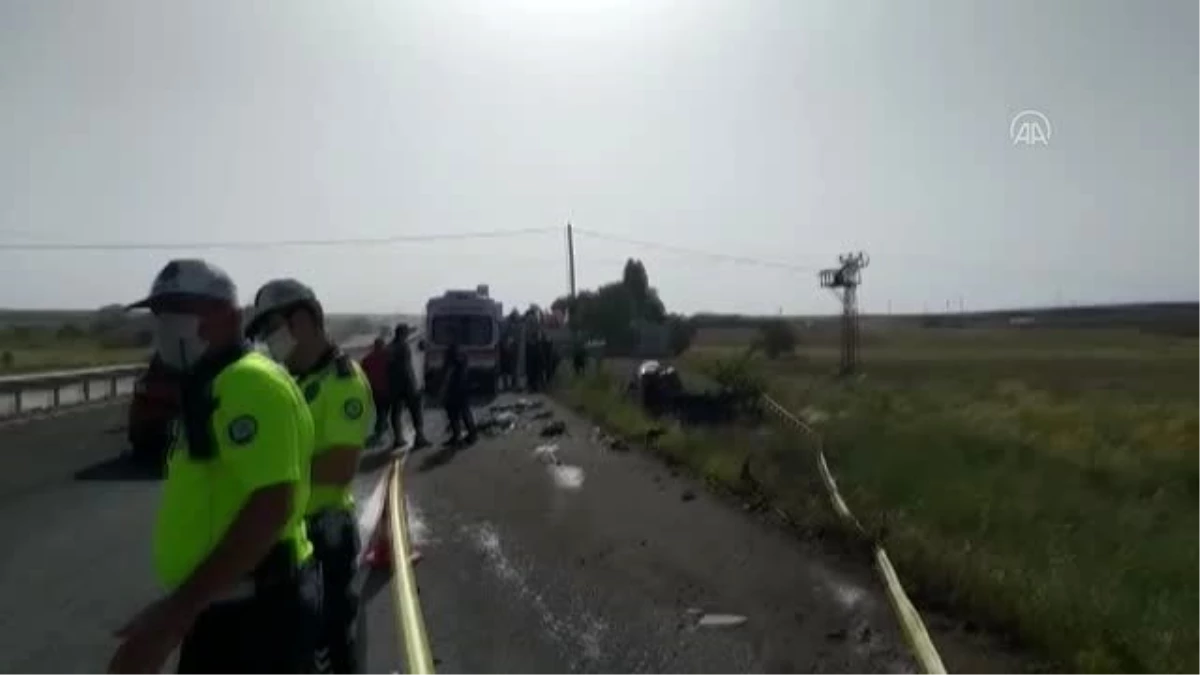 Son dakika haber | Otomobil traktöre çarptı: 1 ölü, 3 yaralı