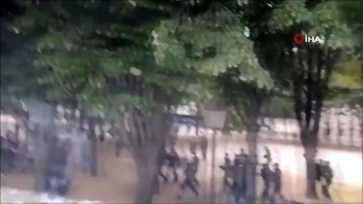 Paris\'teki protestolarda tansiyon yükseldi, maskeli grup polisle çatıştı