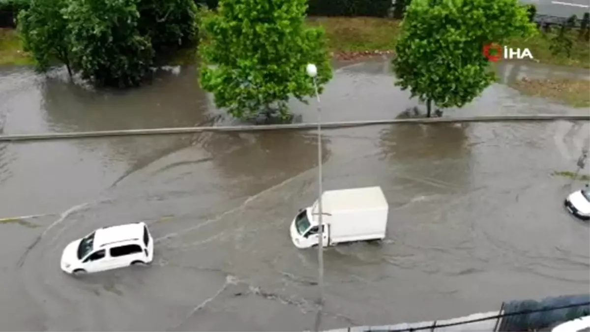 Ayamama deresi taştı, göle dönen yol drone ile görüntülendi