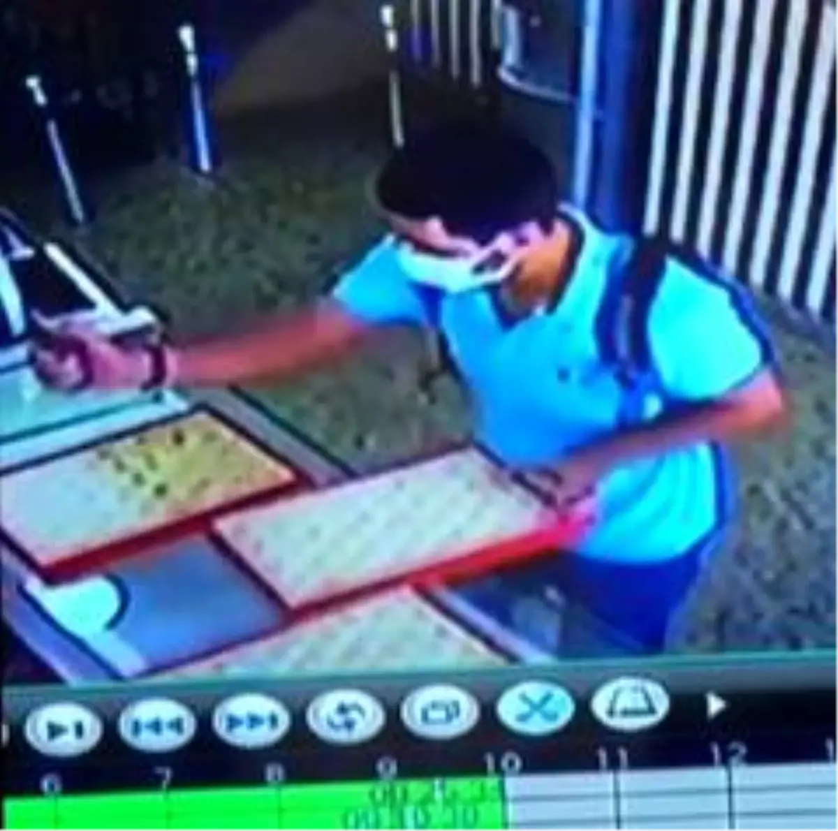 Kuyumcuya biber gazı sıkarak yüzükleri çalan şahıs yakalandı