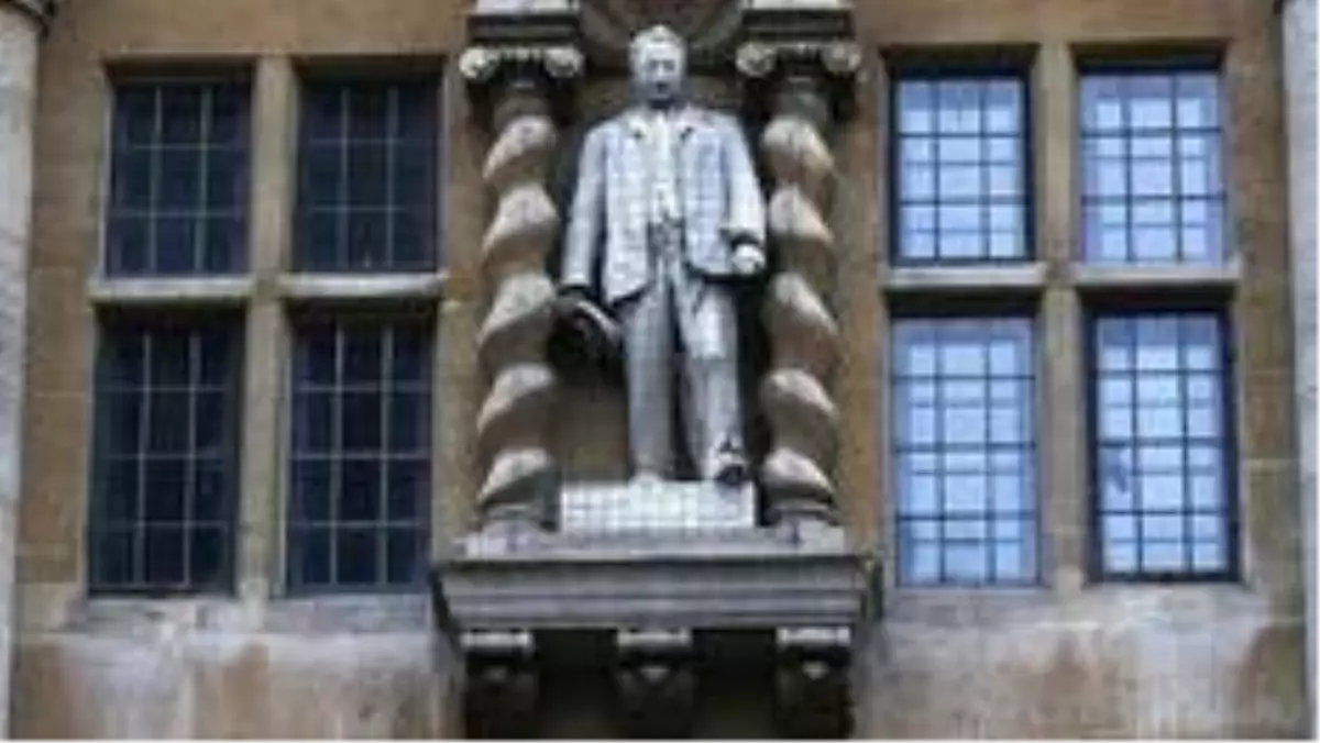 Oxford Üniversitesi Oriel Koleji sömürgeci Cecil Rhodes\'un heykelinin kaldırılmasını istedi