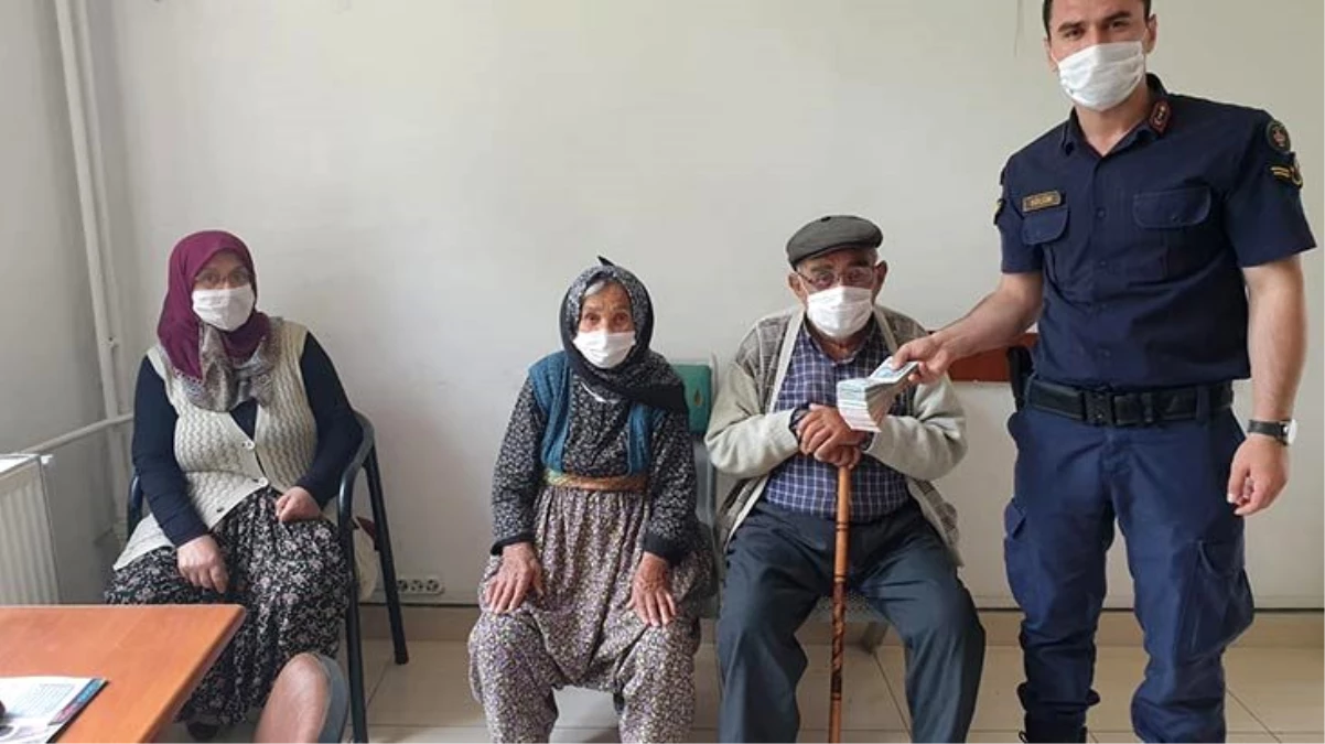 Para ve kömür yardımı bahanesiyle yaşlı çiftin 29 bin lirasını çalan hırsızlar yakalandı