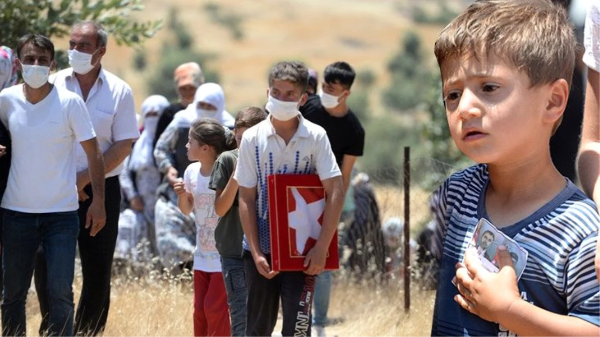 Şırnak\'ta PKK\'lı teröristlerin hain saldırısında şehit olan 4 işçi, geriye yürek burkan hikayeler bıraktı