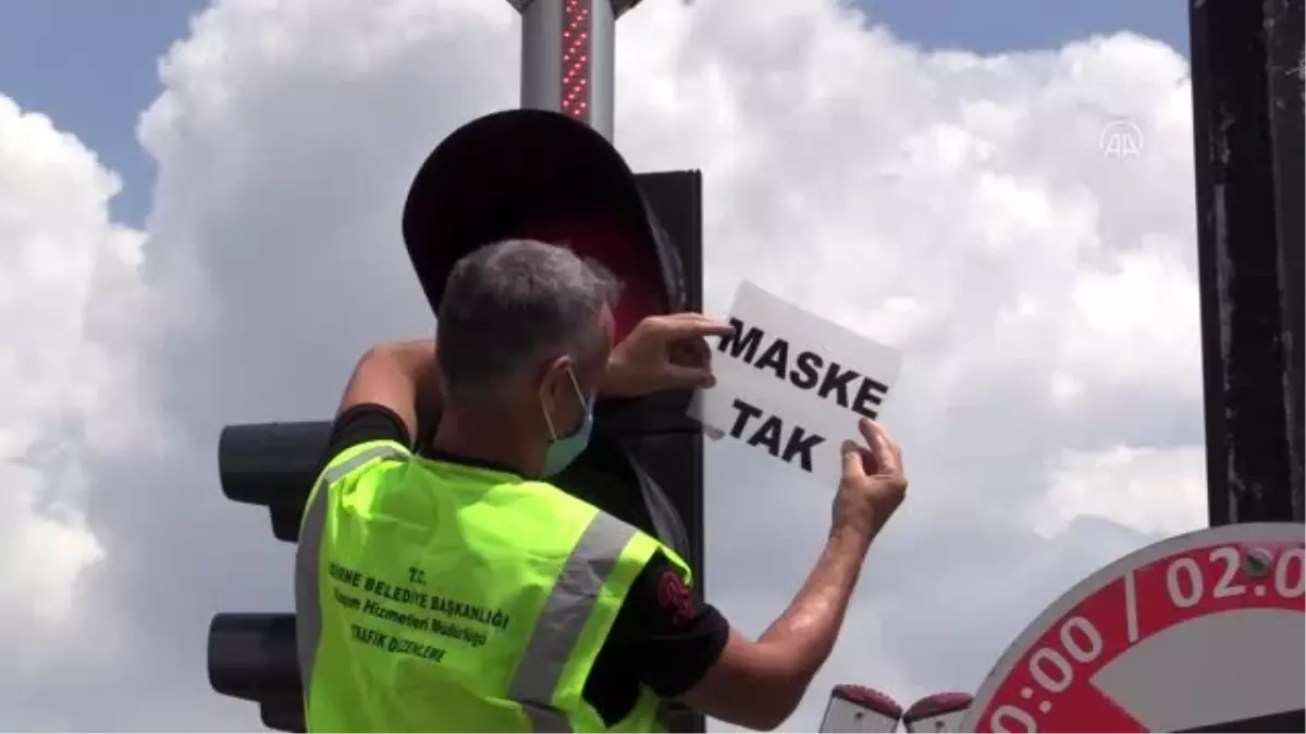 Trafik ışıklarıyla koronavirüse karşı "maske tak" çağrısı