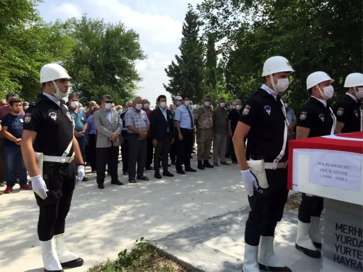 Trafik kazasında hayatını kaybeden polis Osmaniye\'de toprağa verildi