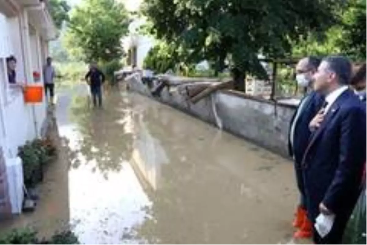 Vali Atay ayağının tozu ile sel bölgesine gitti