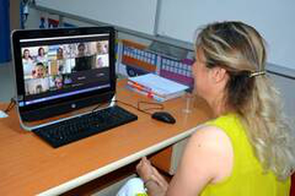Başak Koleji öğretmenleri, öğrencilerle online olarak vedalaştı