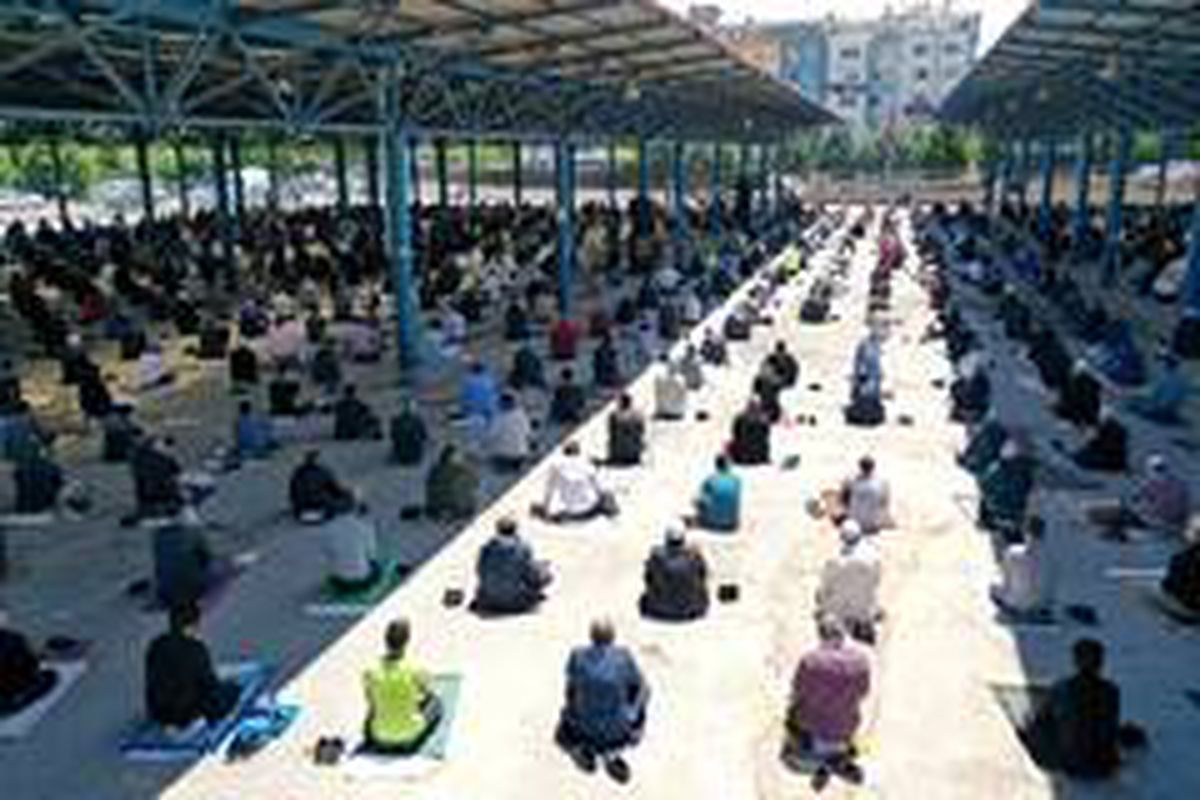 Büyükşehir\'den ücretsiz maske ve seccade