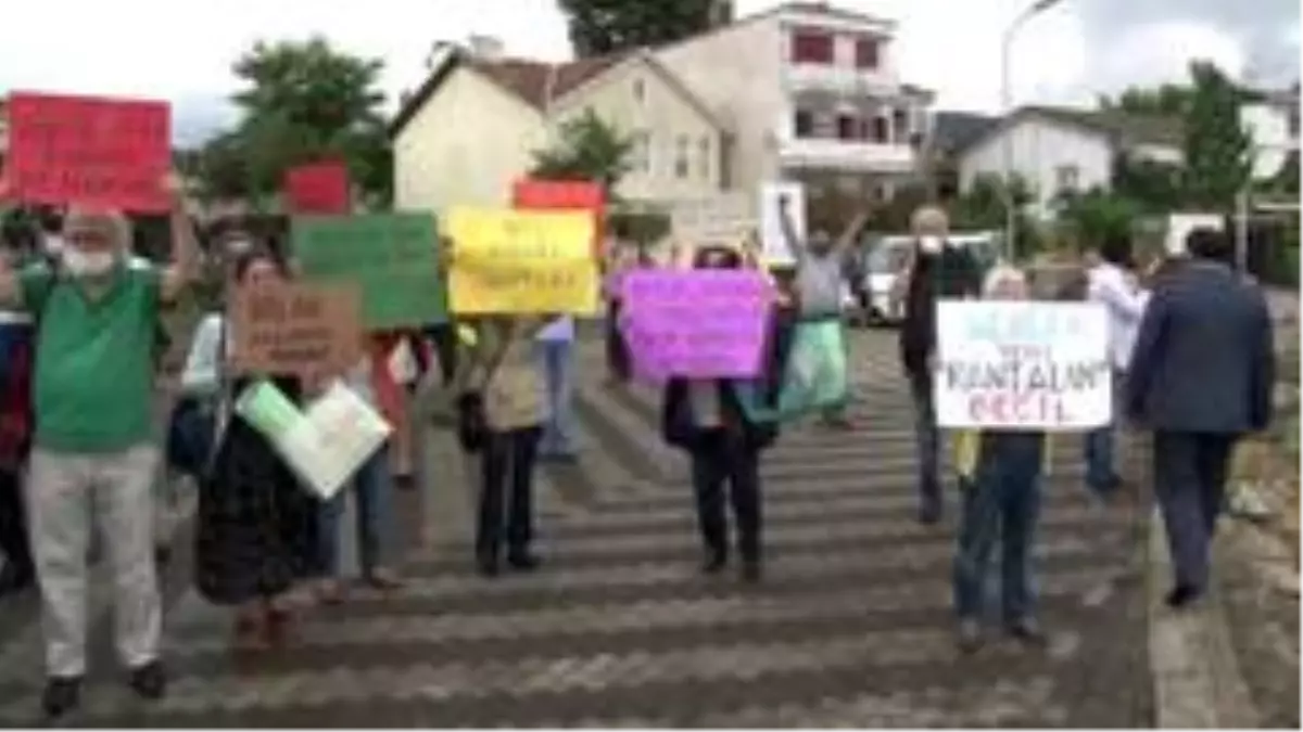 Elektrikli araçların açılışı için Büyükada\'ya gelen Ekrem İmamoğlu protesto edildi