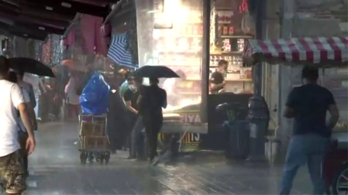 Son dakika haberi | Eminönü\'nde dükkanları su bastı