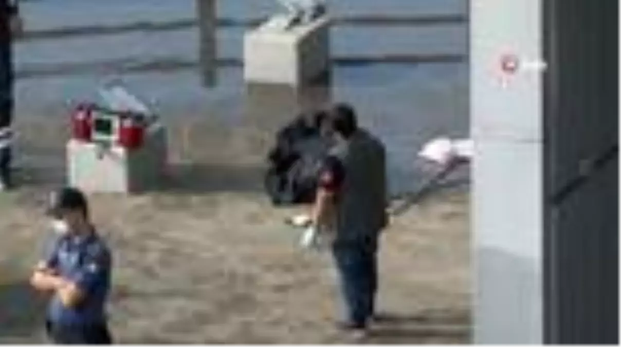 Galata Köprüsü\'nde denizden erkek cesedi çıktı