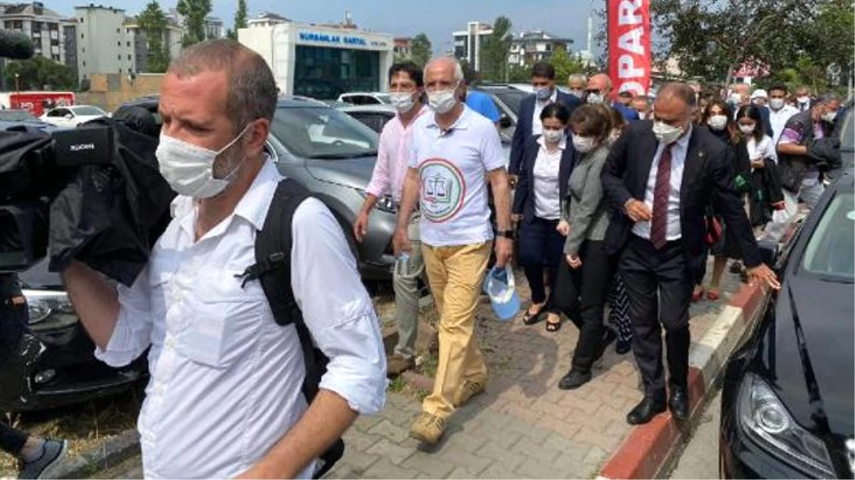 İstanbul Barosu Başkanı, baroların yapısında değişiklik öngören düzenlemeye karşı Ankara\'ya yürüyüşe geçti
