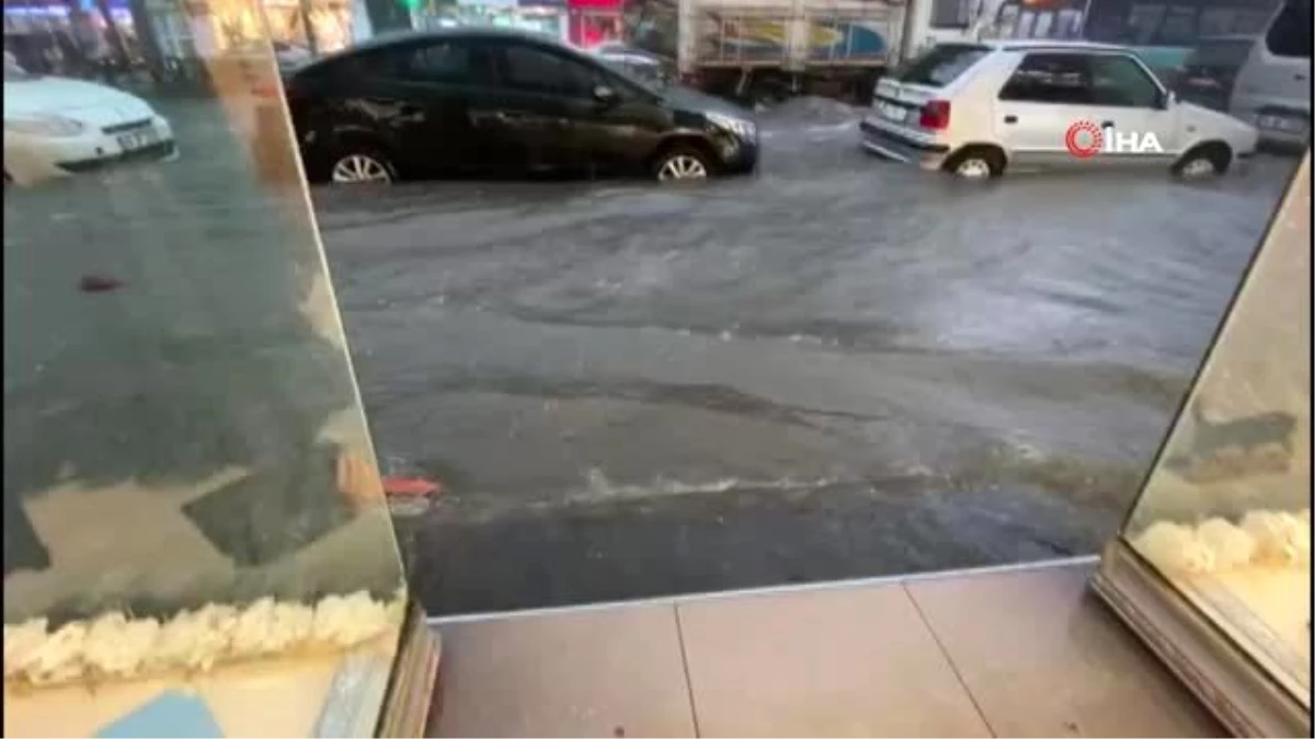 İstanbul\'da sağanak su baskınlarına neden oldu