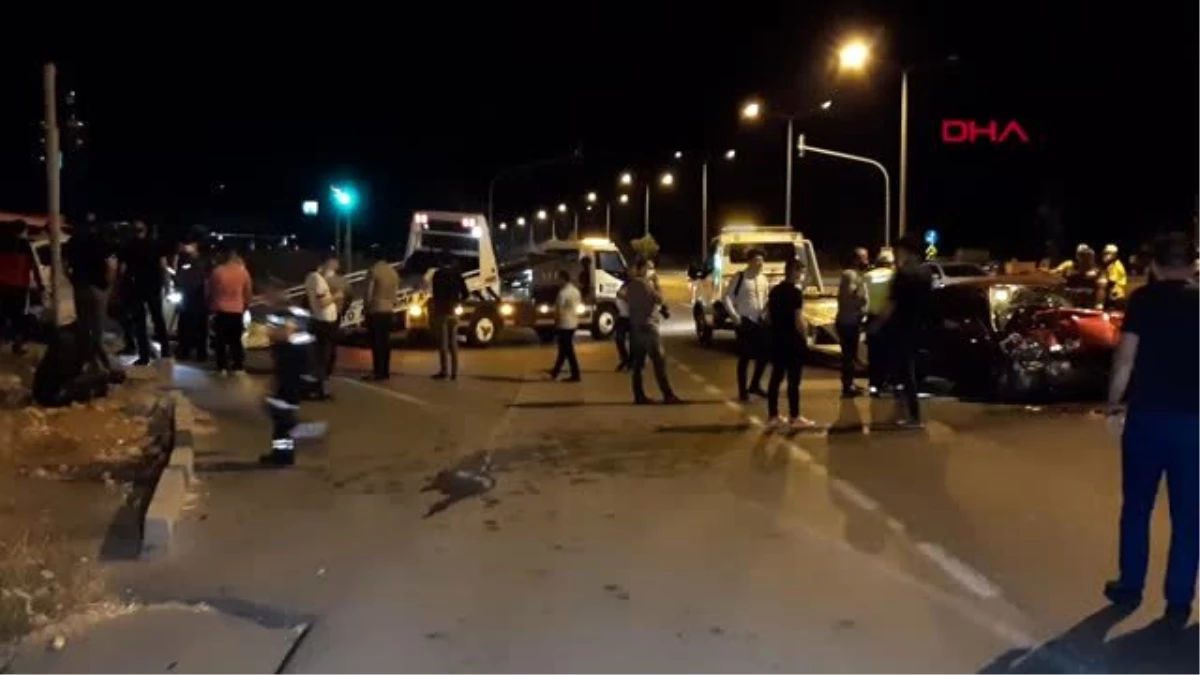 Kahramanmaraş\'ta otomobiller çarpıştı: 8 yaralı