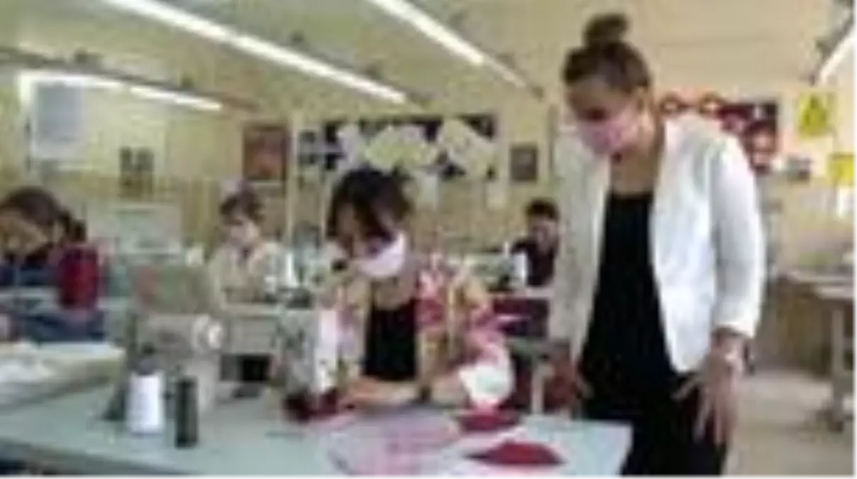 Meslek lisesinin kadın öğretmenlerinden "özel tasarım" maskeler - BURSA