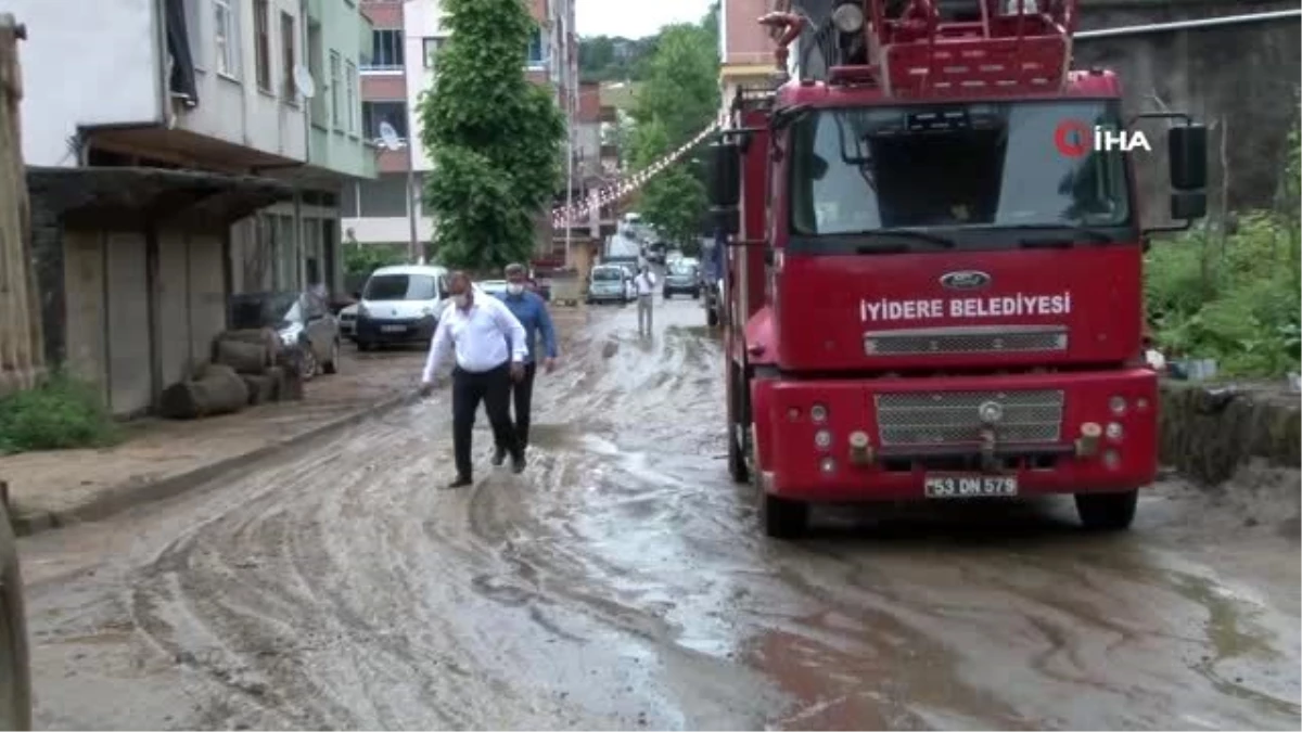 Son dakika haber: Rize\'nin İyidere ilçesinde şiddetli yağmur nedeniyle 20 iş yerini su bastı