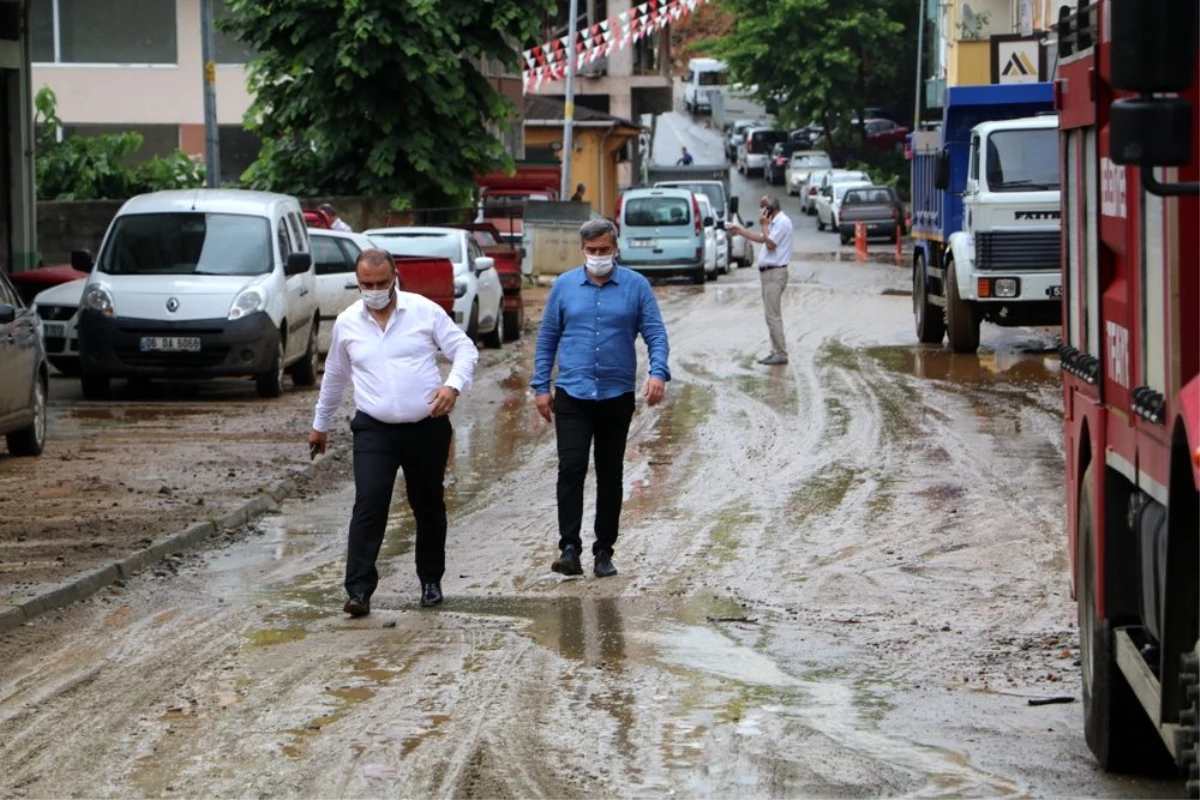 Şiddetli yağmur nedeniyle 20 iş yerini su bastı