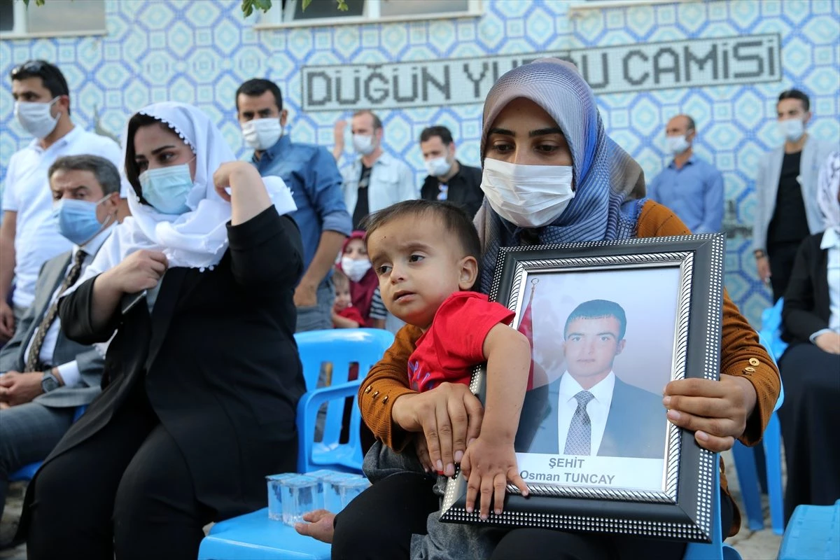 Cumhurbaşkanı Erdoğan, terör örgütü PKK\'nın katlettiği işçinin ailesiyle görüştü