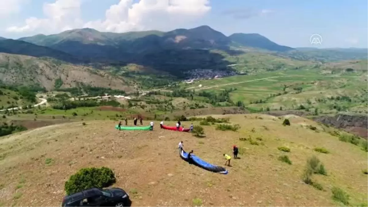 Doğaseverlerden Bakırlı Tepesi\'nde yamaç paraşütü keyfi