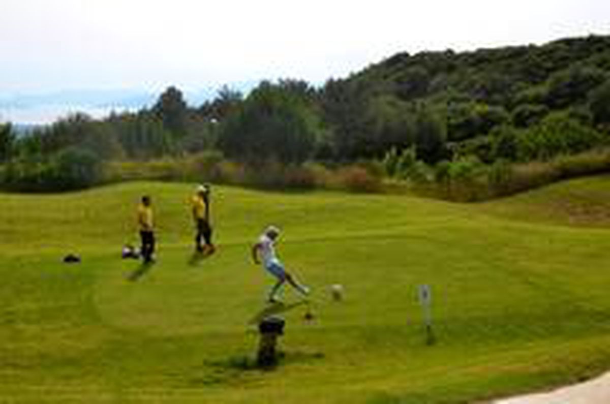 Kuşadası\'nda footgolf turnuvası başladı