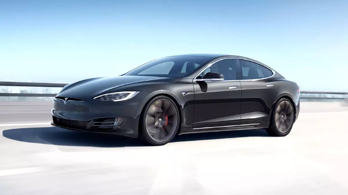 Tesla Model S Menzil Rekoru Kırdı