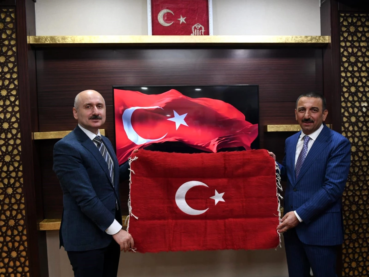 Ulaştırma ve Altyapı Bakanı Adil Karaismailoğlu, Siirt\'te incelemelerde bulundu.